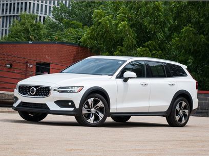 Used 2024 Volvo V60 B5 Cross Country Plus
