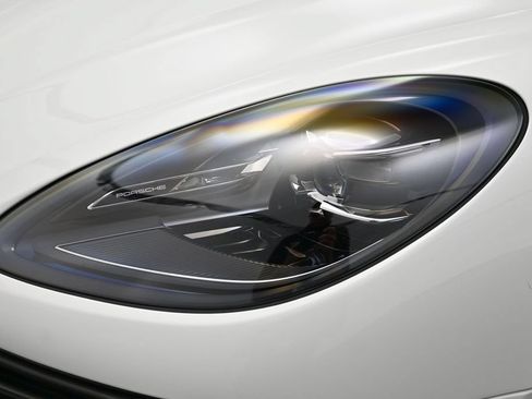 Used 2026 Porsche Macan AWD/4WD image 30