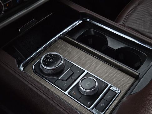 Used 2022 Ford Expedition Limited image 23