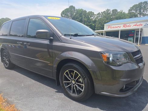 Used 2015 Dodge Grand Caravan SXT w/ Blacktop Package FWD image 4