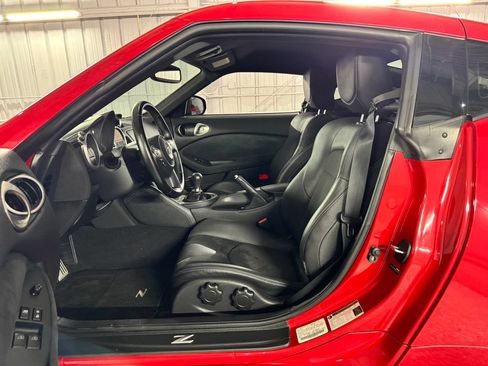Used 2011 Nissan 370Z Touring w/ Sport Pkg RWD image 33