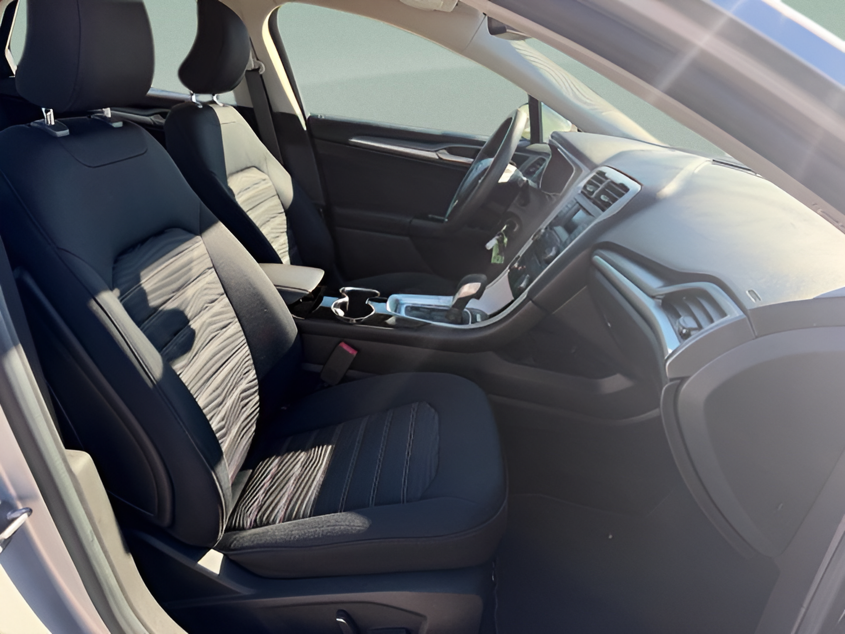 Used 2016 Ford Fusion SE FWD image 27