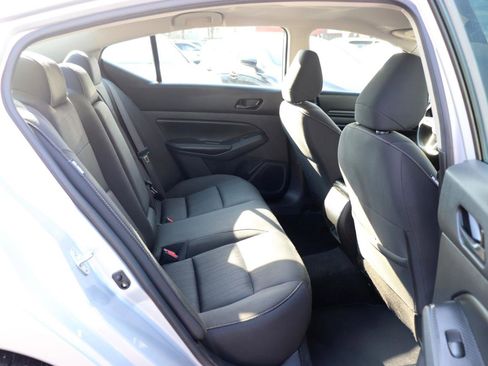 Used 2024 Nissan Altima 2.5 SV image 12