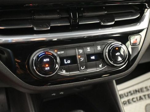 Used 2024 Buick Envista Sport Touring w/ Convenience I Package FWD image 11