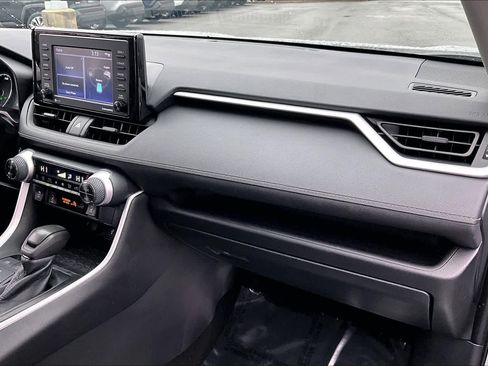 Used 2022 Toyota RAV4 XLE image 18