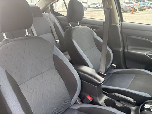 Used 2025 Nissan Versa SV FWD image 31