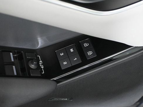 Used 2024 Land Rover Range Rover Velar S image 28