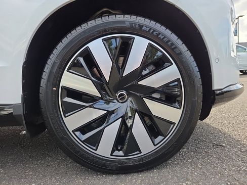 New 2025 Volvo EX90 Plus w/ Protection Package Premier image 10