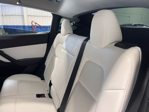 Used 2021 Tesla Model Y Long Range image 18