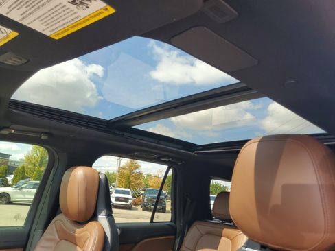 Used 2023 Lincoln Navigator L Reserve AWD/4WD image 11