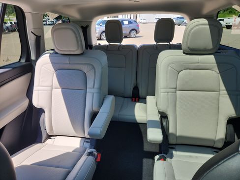 Used 2025 Lincoln Aviator Reserve w/ Luxury Package RWD image 38