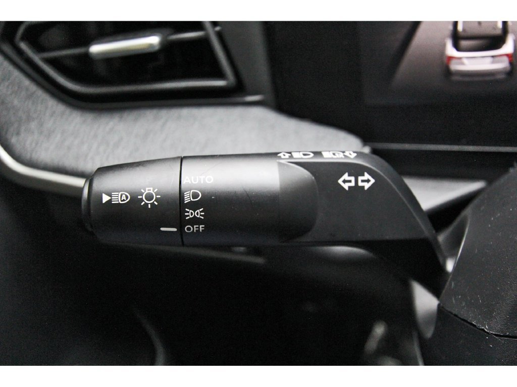 Used 2026 Nissan Kicks SV w/ SV Premium Package FWD image 15