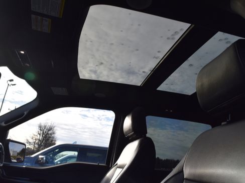 Used 2022 Ford F150 Lariat w/ Equipment Group 502A High image 10