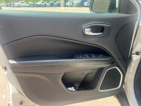 Used 2019 Jeep Compass Latitude w/ Safety & Security Group FWD image 19