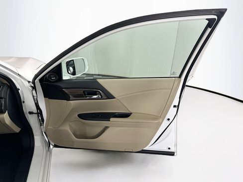 Used 2017 Honda Accord EX-L image 29