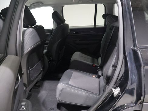 Certified 2023 Jeep Grand Cherokee Laredo w/ Trailer Tow Prep Group (B) AWD/4WD image 19