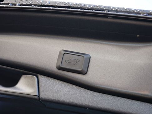 Used 2021 Toyota RAV4 XLE Premium image 23