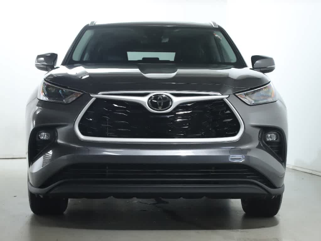 Used 2024 Toyota Highlander XLE AWD/4WD image 5