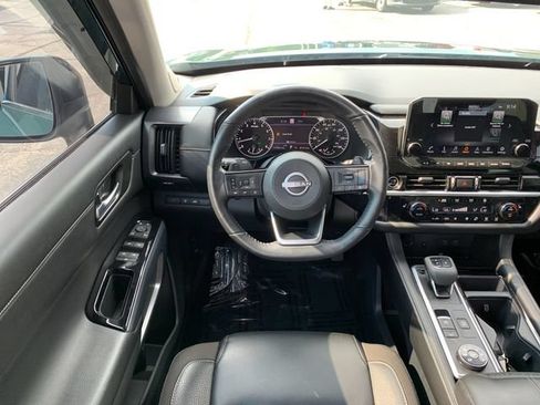 Used 2024 Nissan Pathfinder SL w/ SL Premium Package AWD/4WD image 16