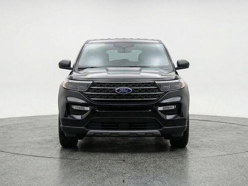 Used 2024 Ford Explorer XLT w/ Equipment Group 202A image 2