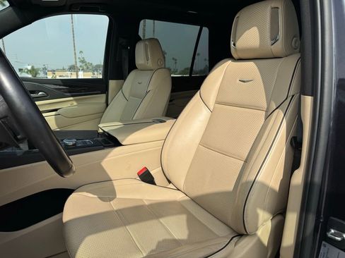 Used 2023 Cadillac Escalade Premium Luxury w/ Performance Package image 5