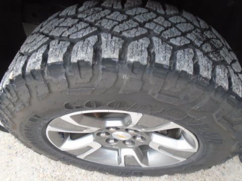 Used 2019 Chevrolet Colorado Z71 image 3