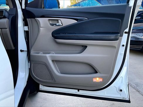 Used 2018 Honda Pilot Touring image 22