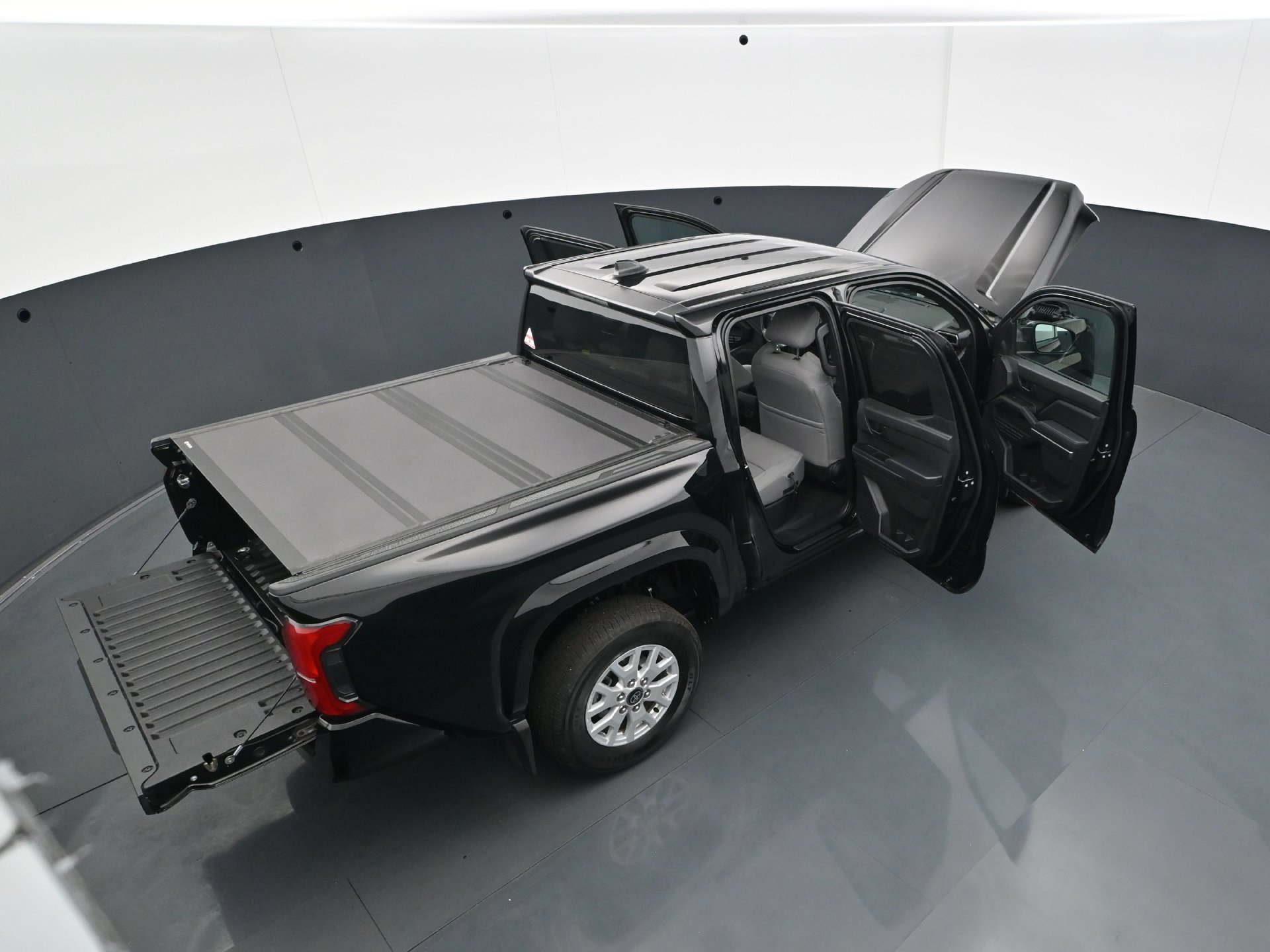 Used 2025 Toyota Tacoma SR5 AWD/4WD image 41