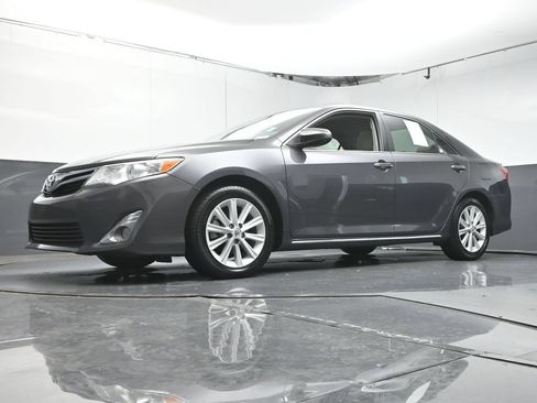 Used 2013 Toyota Camry XLE w/ Leather Pkg FWD image 29