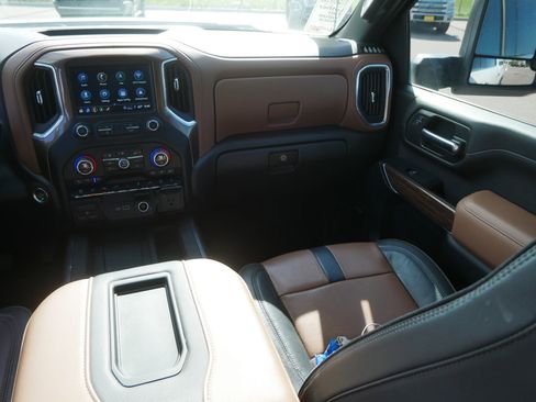 Used 2022 Chevrolet Silverado 3500 High Country w/ Z71 Off-Road Package AWD/4WD image 11