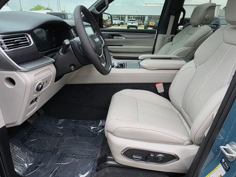 New 2026 Jeep Grand Wagoneer Limited AWD/4WD image 14