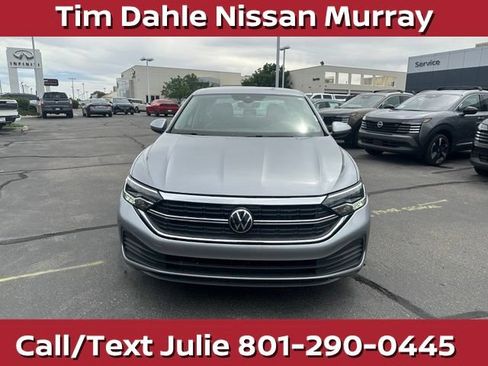 Used 2024 Volkswagen Jetta SE FWD image 4
