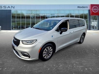 Used 2024 Chrysler Pacifica Limited
