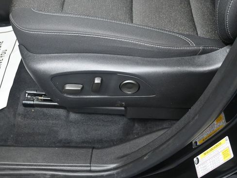 Used 2024 Chevrolet Traverse LT image 12