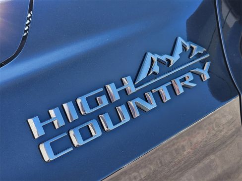 New 2026 Chevrolet Suburban High Country image 7