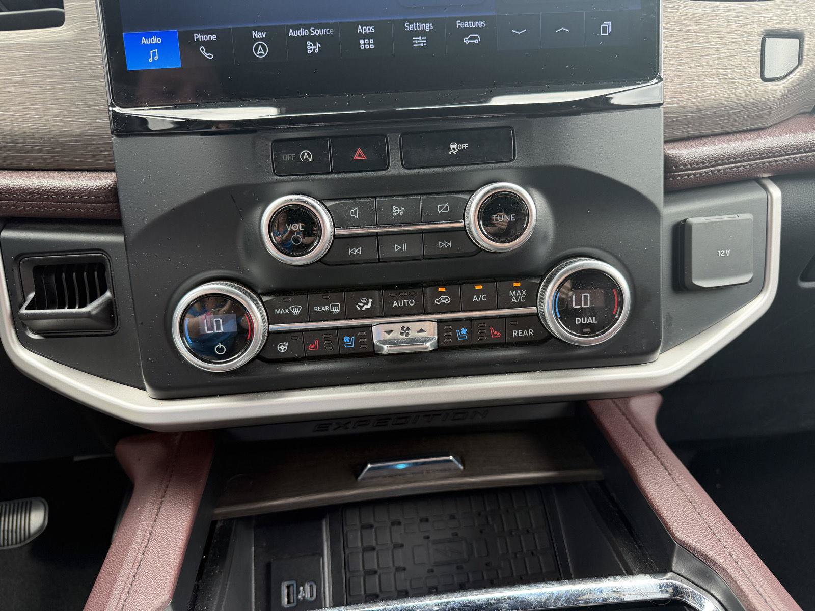 Used 2024 Ford Expedition Limited RWD image 12