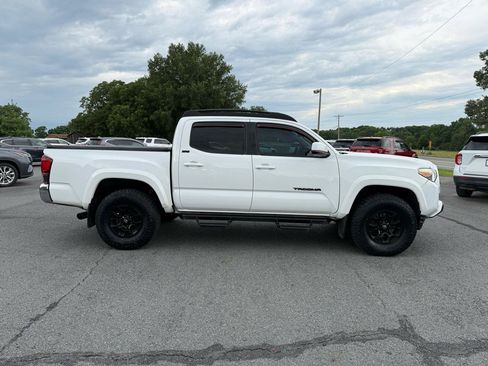 Used 2020 Toyota Tacoma SR5 RWD image 7