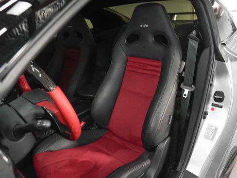 Used 2018 Nissan GT-R NISMO AWD/4WD image 38