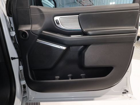 Used 2025 Ford Expedition Platinum AWD/4WD image 19