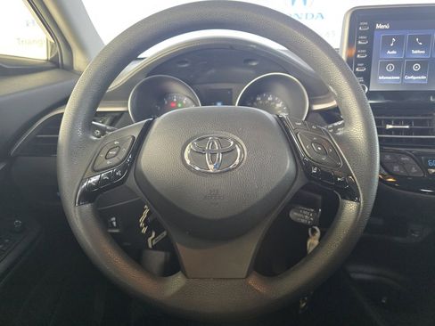 Used 2022 Toyota C-HR XLE image 19