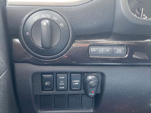 Used 2017 Nissan Titan SV AWD/4WD image 27