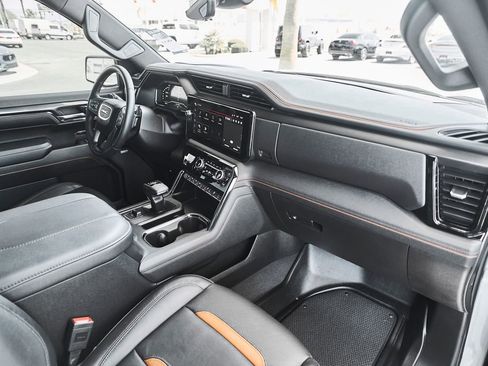 Used 2024 GMC Sierra 1500 AT4 w/ Technology Package AWD/4WD image 40