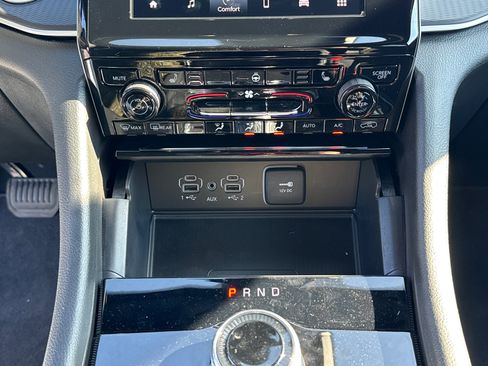 New 2025 Jeep Grand Cherokee Altitude image 12