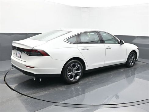 Used 2023 Honda Accord EX image 5