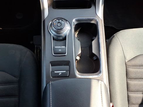 Used 2017 Ford Fusion SE FWD image 16