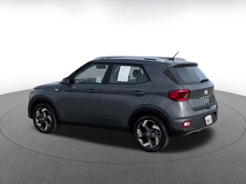 Used 2025 Hyundai Venue SEL image 10