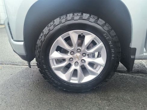 Used 2022 Chevrolet Silverado 1500 Custom image 10