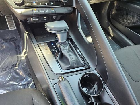 Certified 2025 Hyundai Elantra Sport FWD image 29