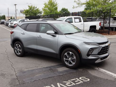 Used 2025 Chevrolet Blazer LT w/ Convenience Package FWD image 13