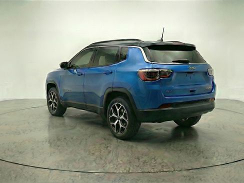 Used 2025 Jeep Compass Limited image 6